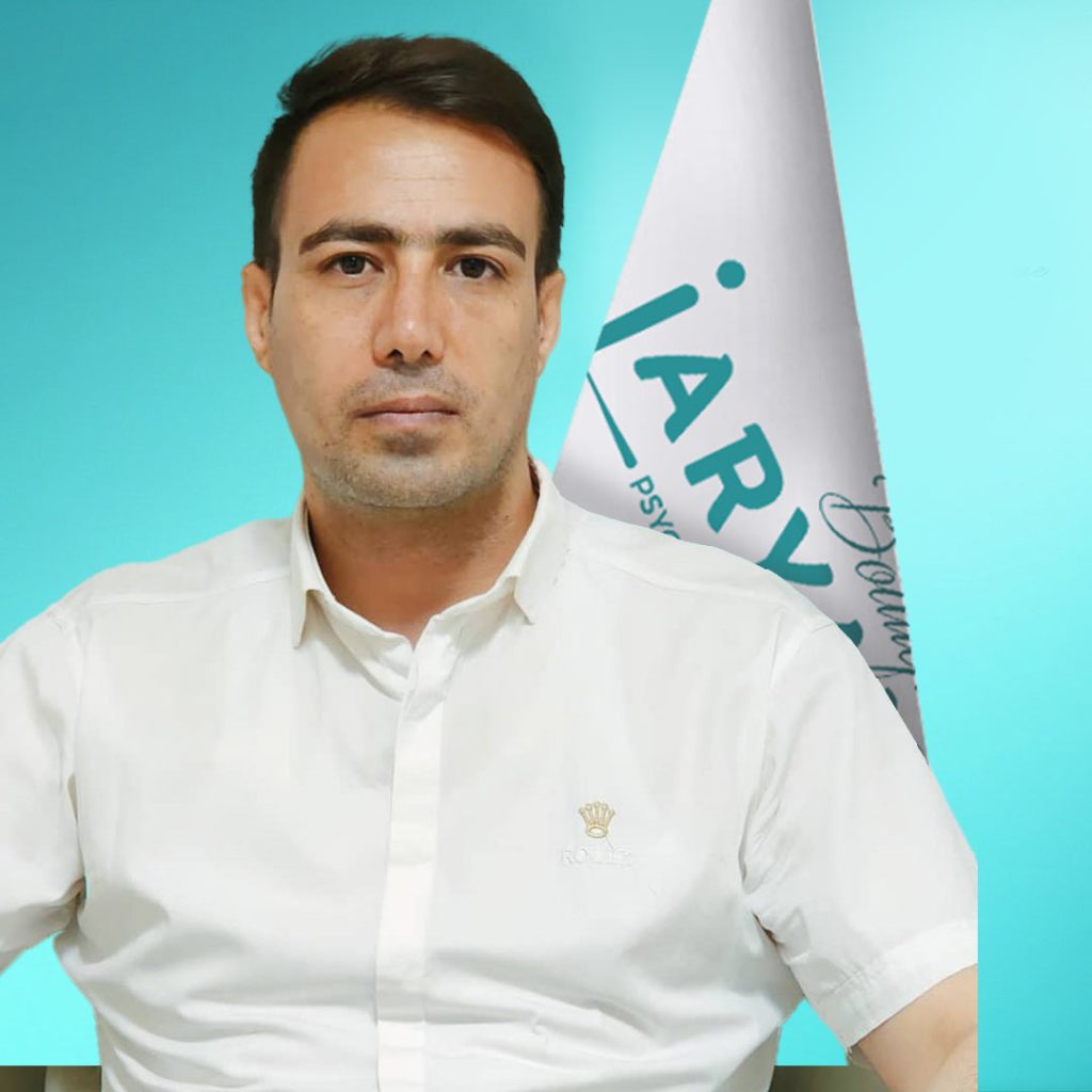 دکتر آریا مومنی